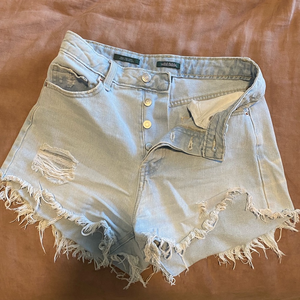 Distressed finger denim high waisted shorts